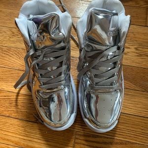 LA gear silver light up sneakers